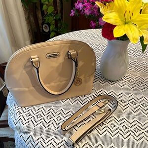 Beige Anne Klein handbag with removable strap